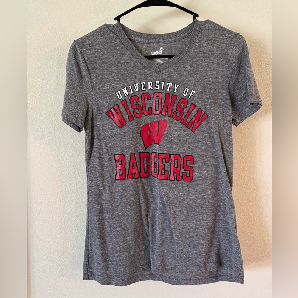 Women’s Wisconsin Badgers Tshirt Sparkly Letters Size L
